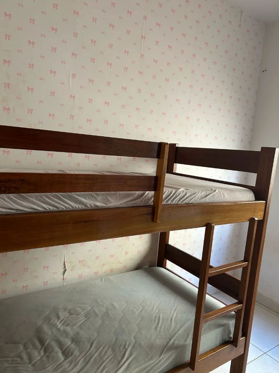 Cama Beliche semi nova  madeira maciça  - Foto 4