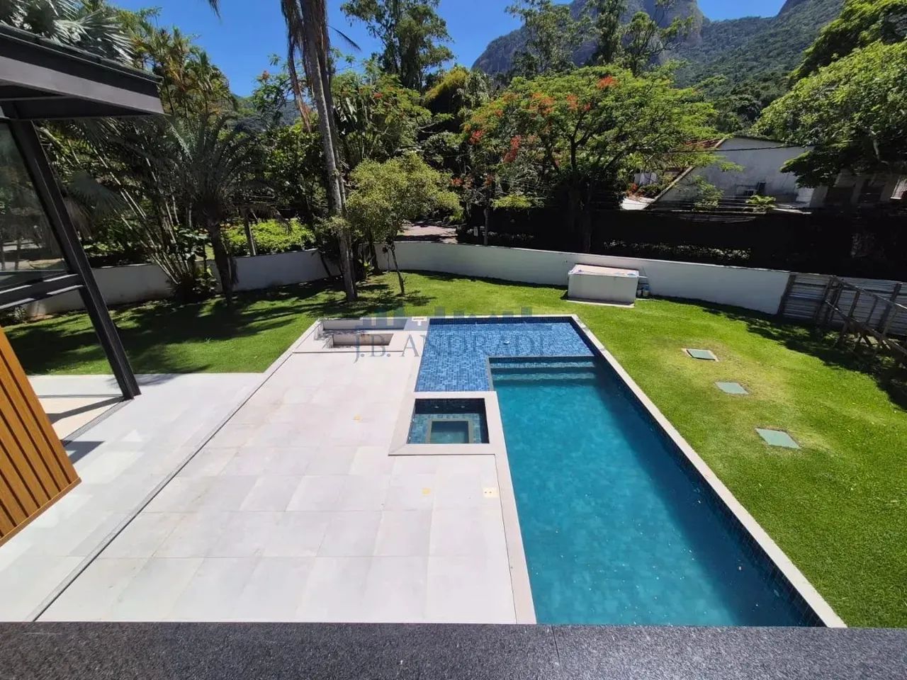 Mansão com 843m² em terreno de 1001m², vista Pedra da Gávea, 5 suites no Itanhangá - Foto 4