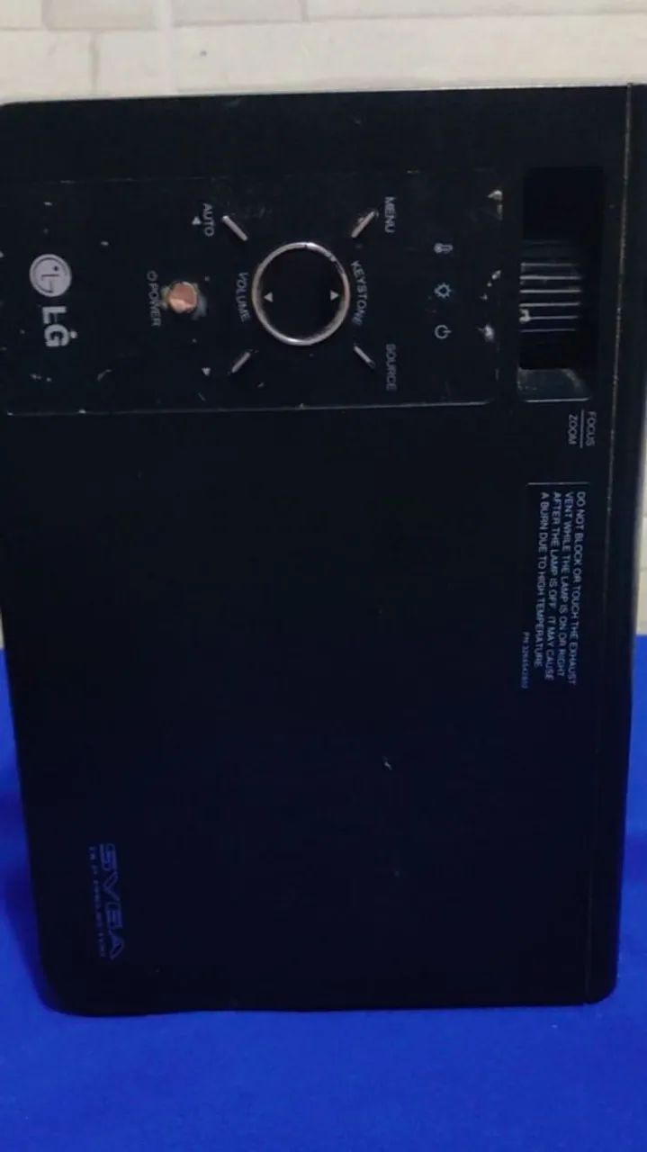 Projetor LG com a lambada de imagem quebrada 