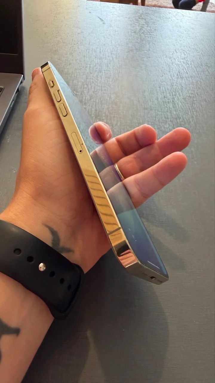 IPHONE 12 Pro Max Dourado  - Foto 4
