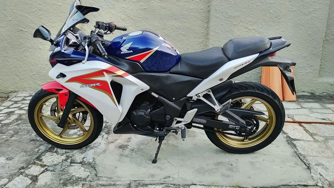 Cbr 250r - Foto 2