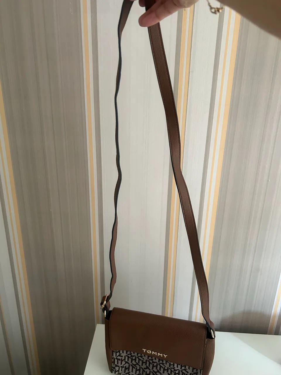 Bolsa Tommy Hilfiger Transversal  - Foto 2