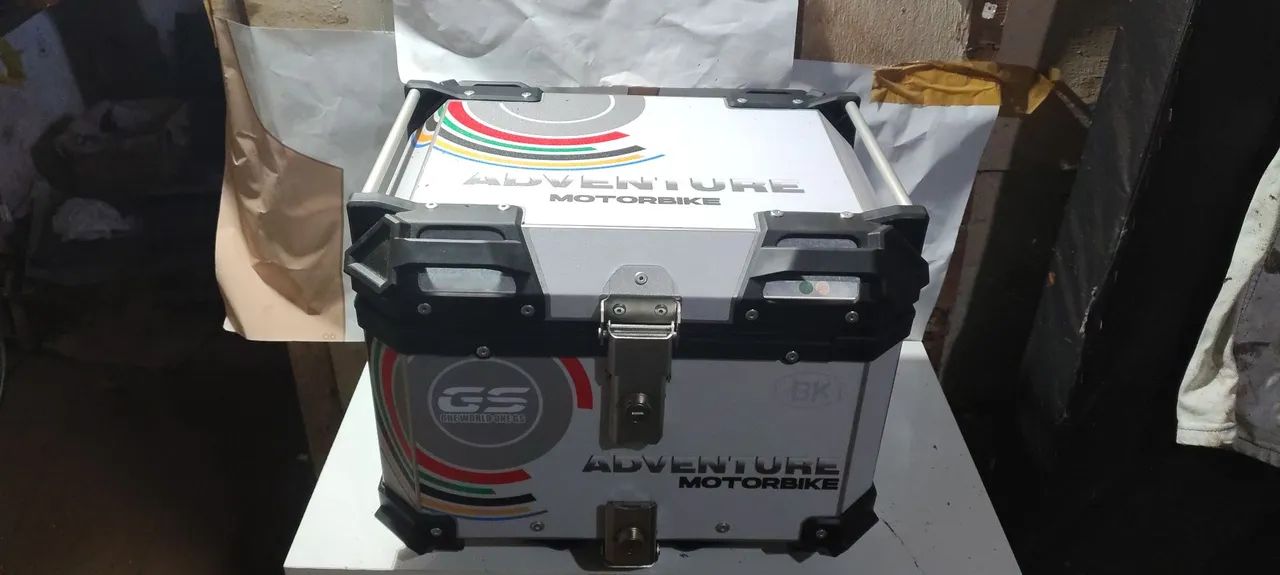 Vende baú para moto personalizado