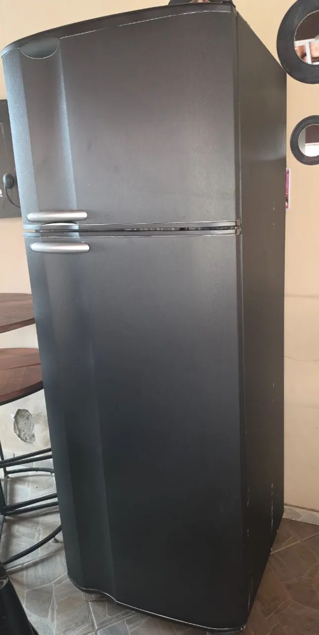 Geladeira Eletrolux Envelopada Preta