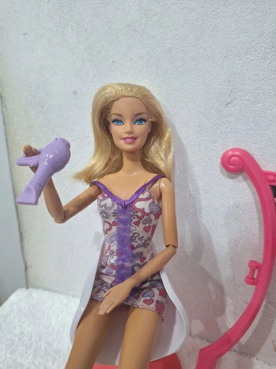 Combo Barbie anos 2000 salão de beleza e boneca articulada  - Foto 4
