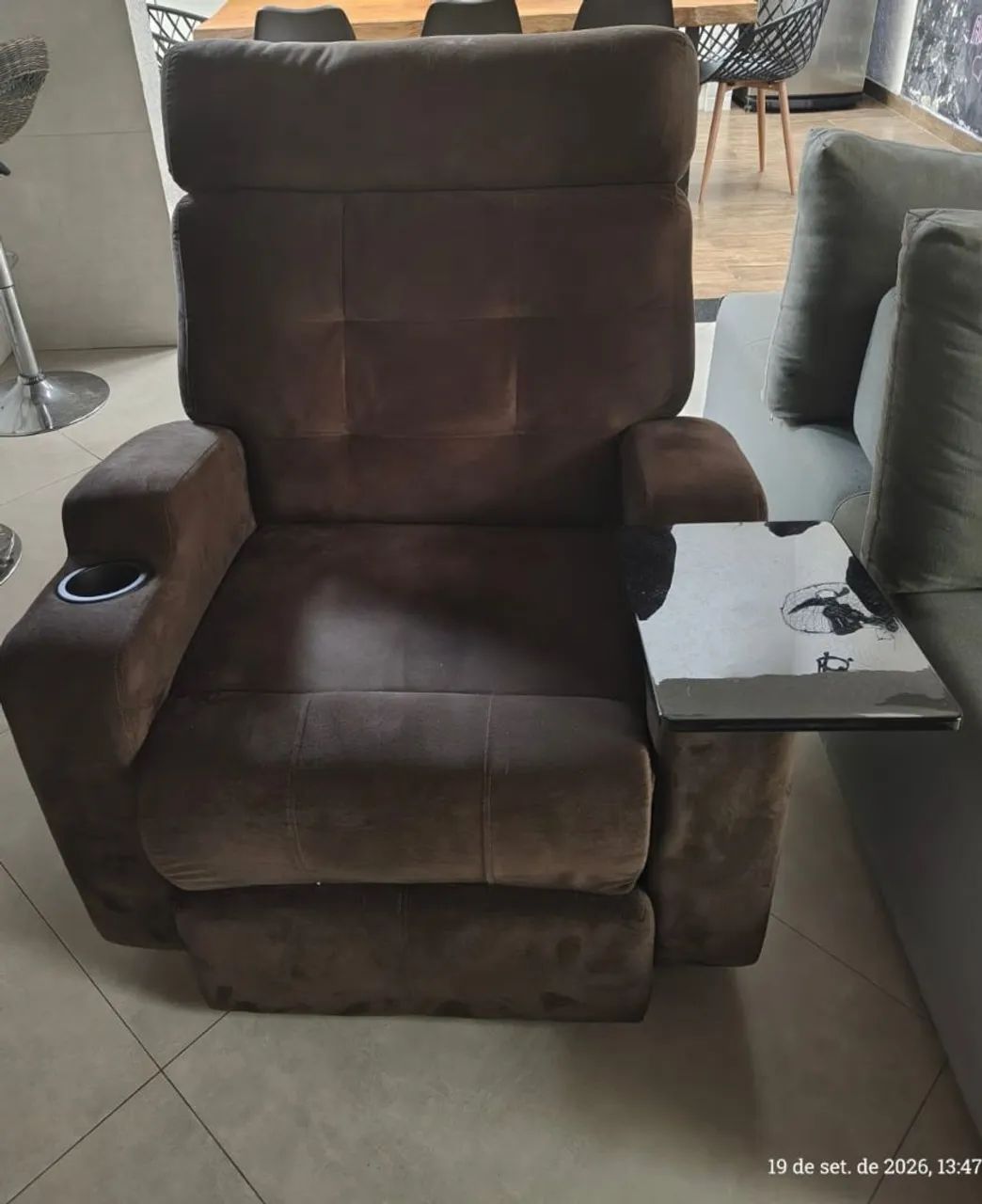 Poltrona Reclinável Elétrica Suede Damie