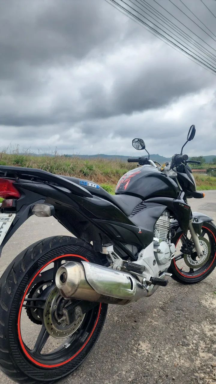 HONDA CB 300R - 2013 - PRETA