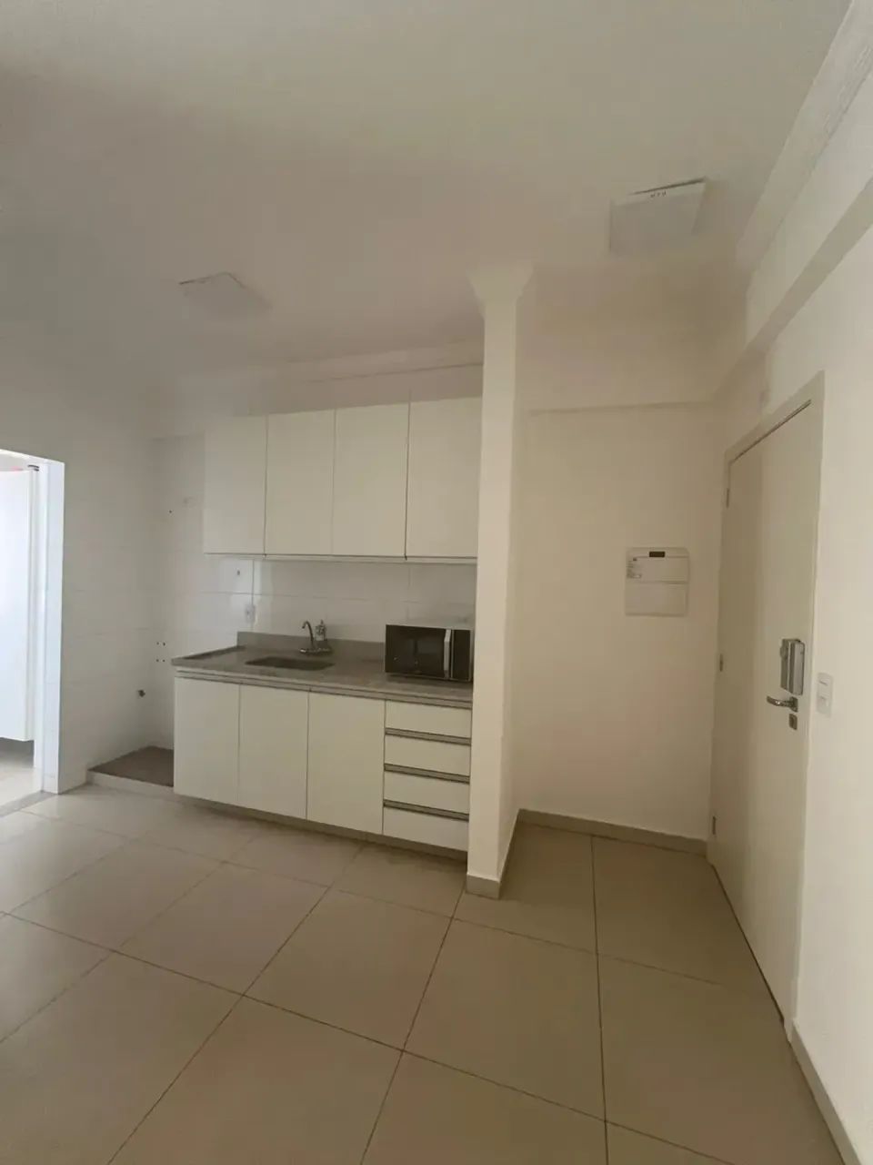 Alugo apartamento com dois dormitórios do lado do Muffato da J.K. - Foto 2