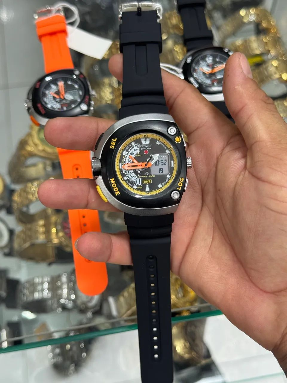 Relógio Citzen meia lua funcional  - Foto 2