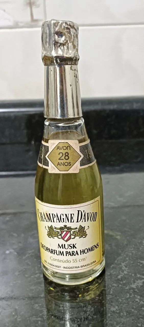 ULTRA RARIDADE COLECIONADOR  EDIÇÃO ESPECIAL CHAMPAGNE D'AVON  28 ANOS LACRADO 