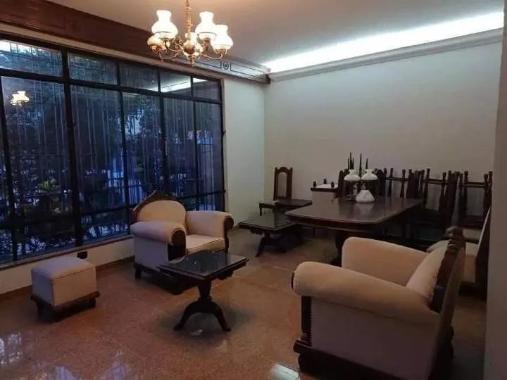 **Casa para Locação com 6 Quartos no Gonzaga**