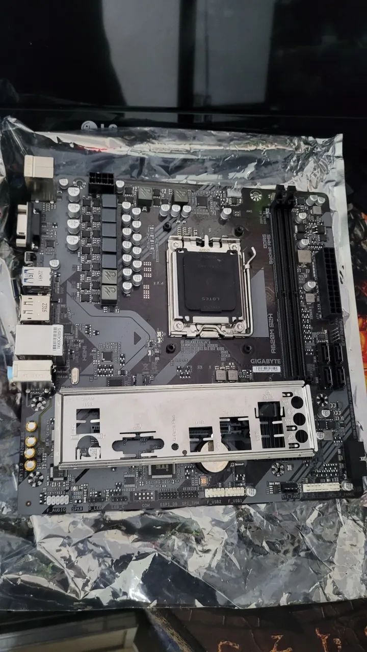 Placa-mãe Gigabyte A620M S2H (AM5) ? Semi Nova<br>