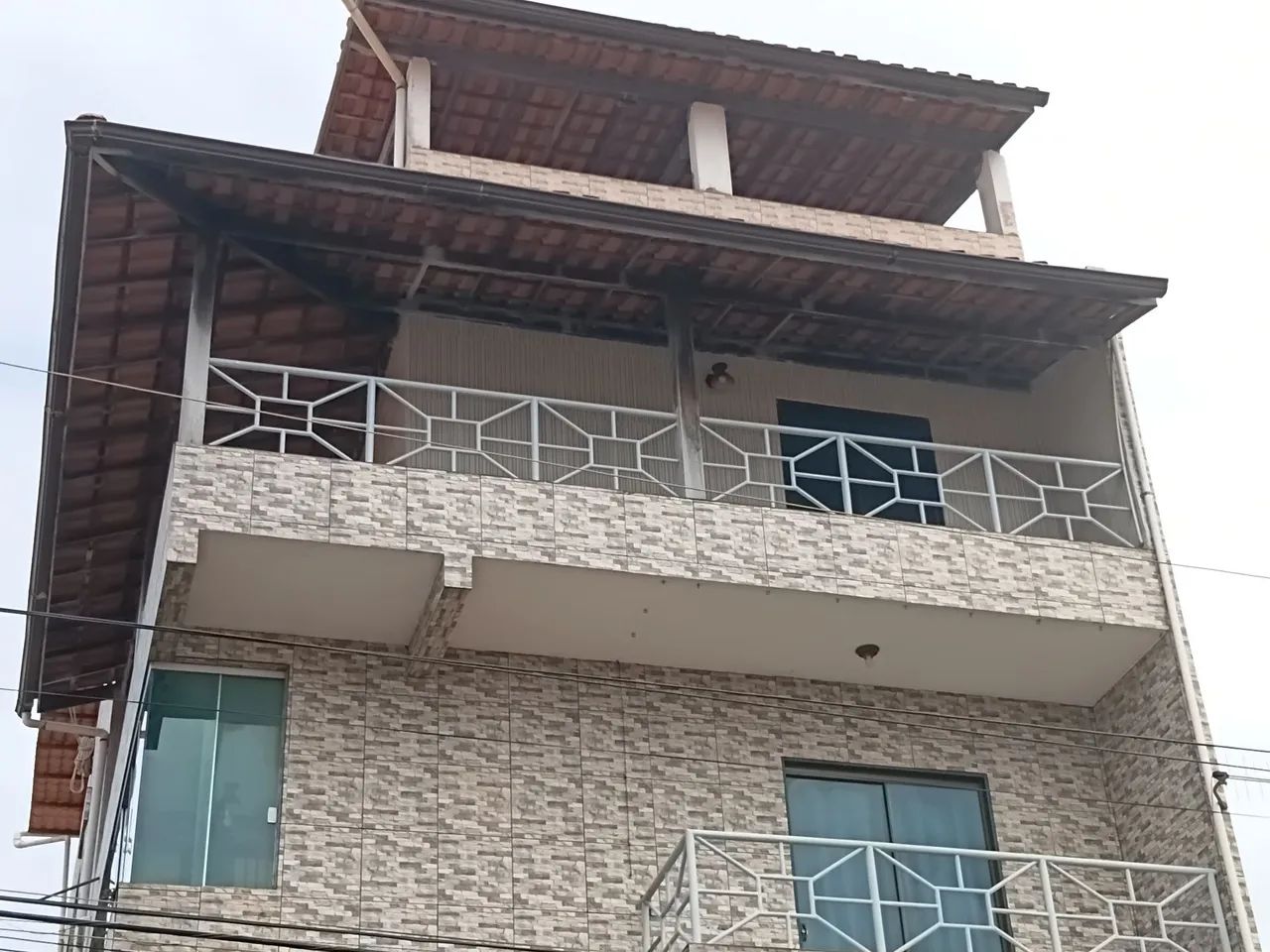 ALUGA-SE DUAS ? 