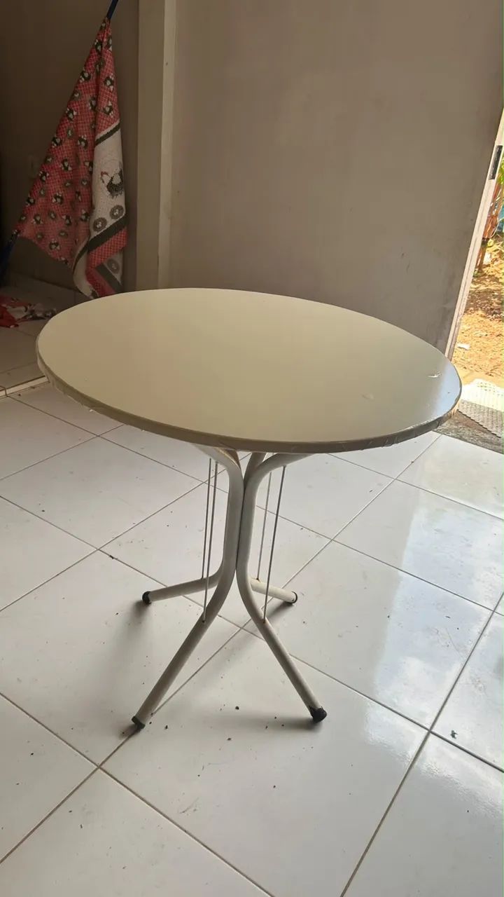 Vendo mesa de mármore com 04 cadeiras  - Foto 2