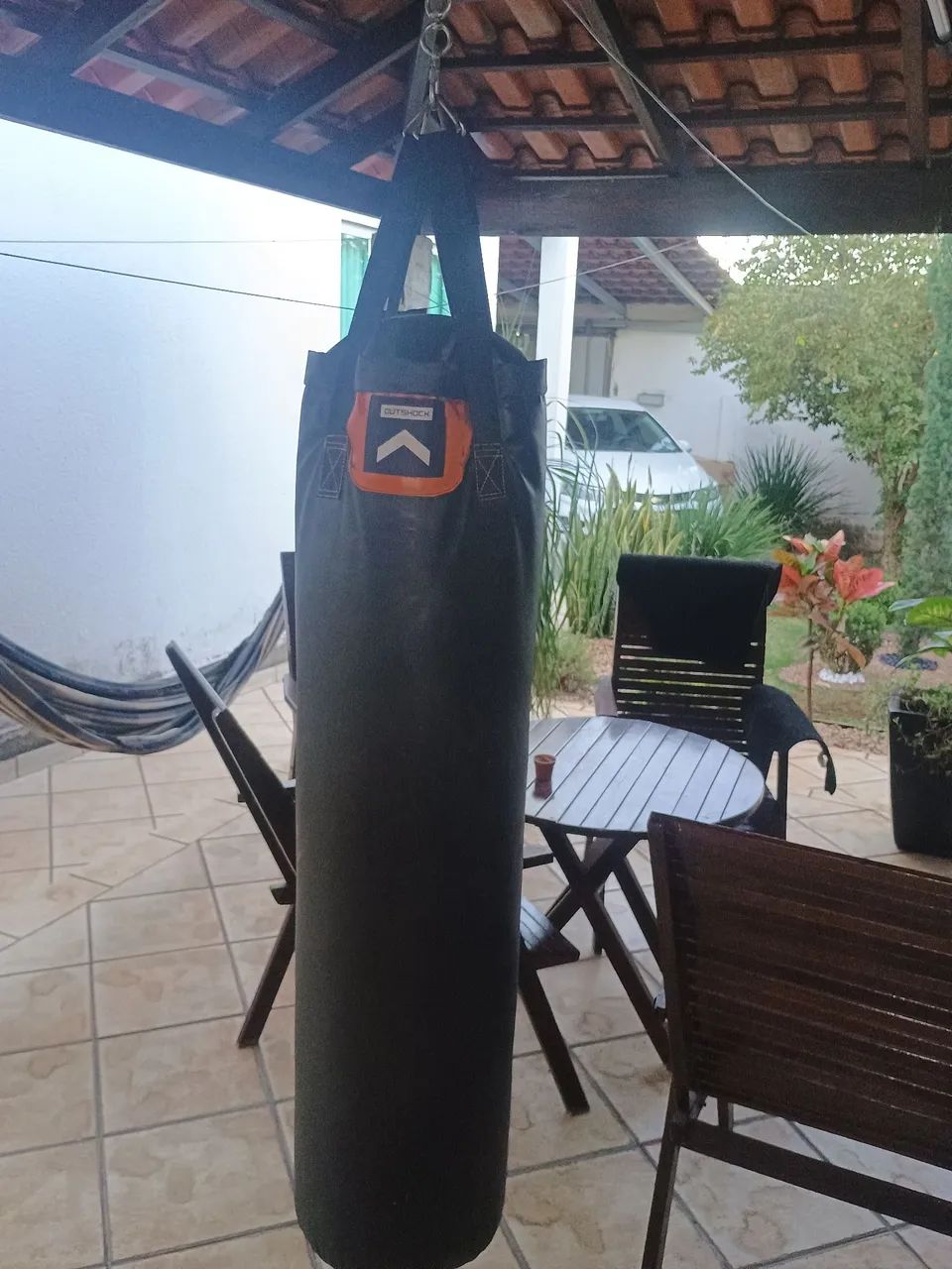Saco de pancada e luvas