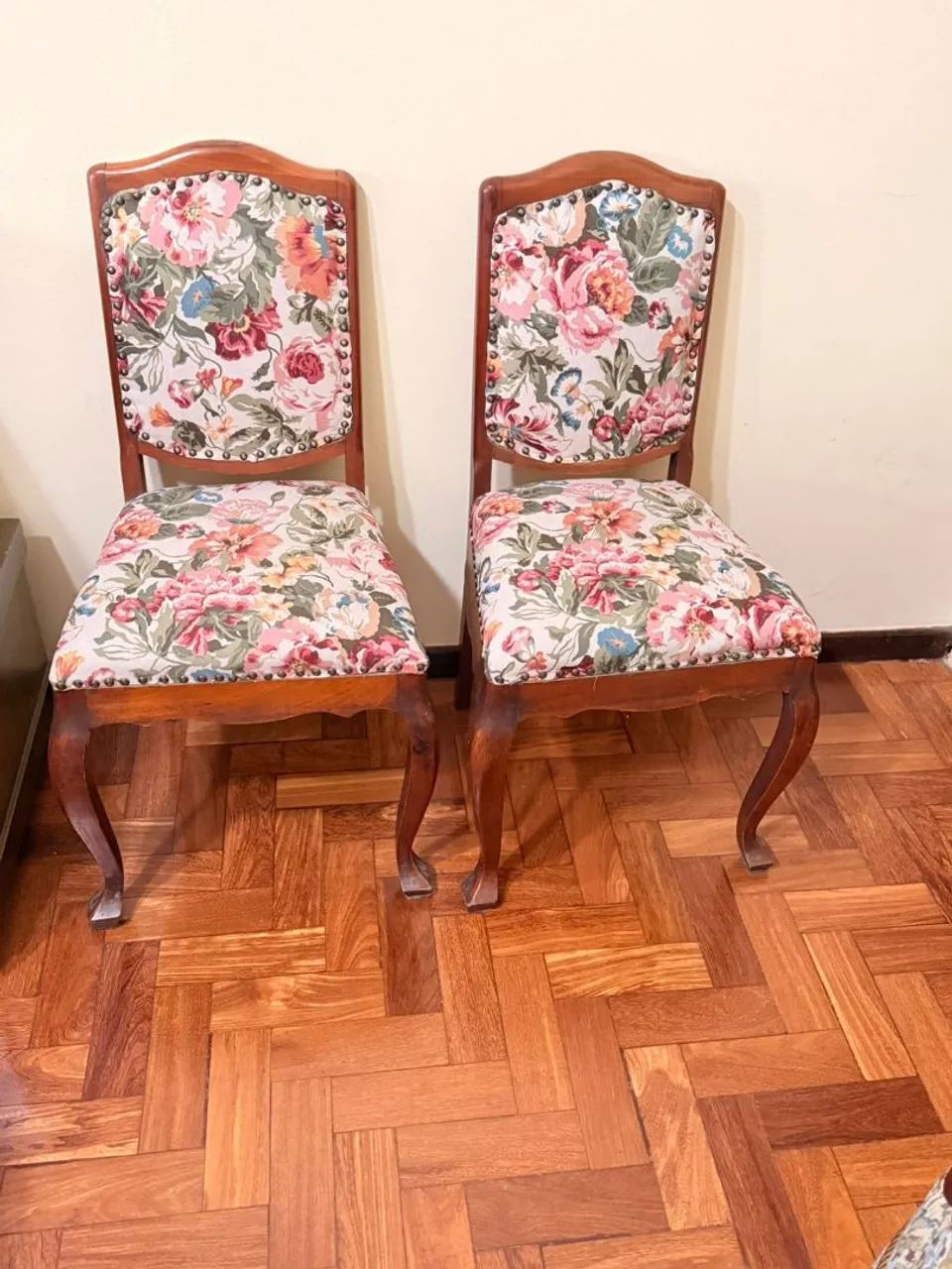 Cadeiras Chipandelle reformadas - Foto 4