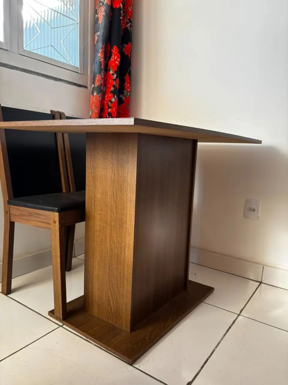 Mesa com 4 cadeiras  - Foto 2