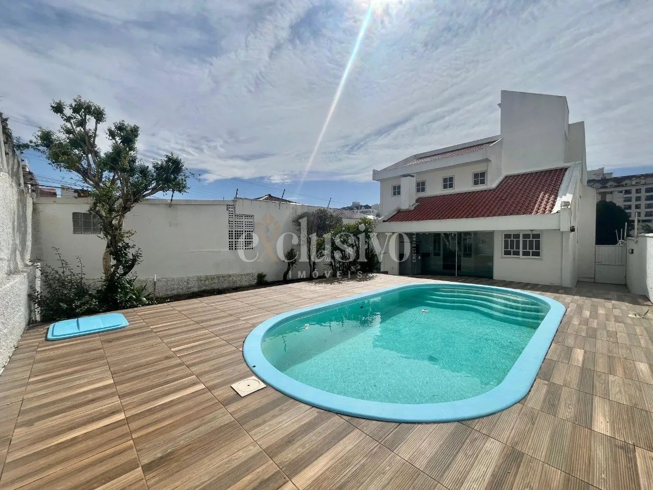 Casa com 4 dormitórios em Coqueiros (residencial ou comercial) - Foto 2