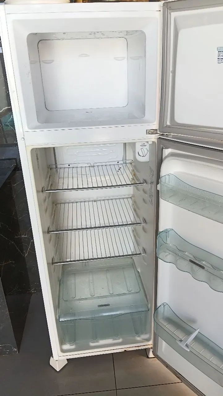 Geladeira Electrolux com avaria 