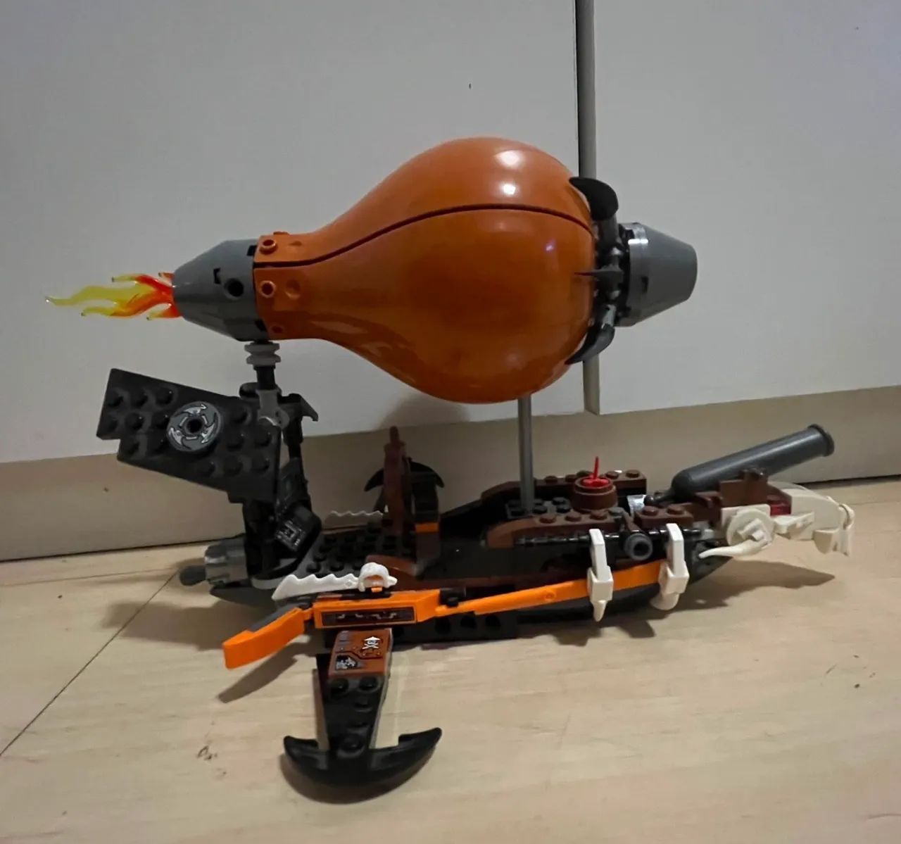 Set completo de Ninjago Zepelim de ataque usado - Hobbies e