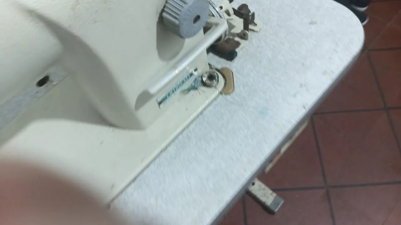 Máquina de costura  - Foto 3