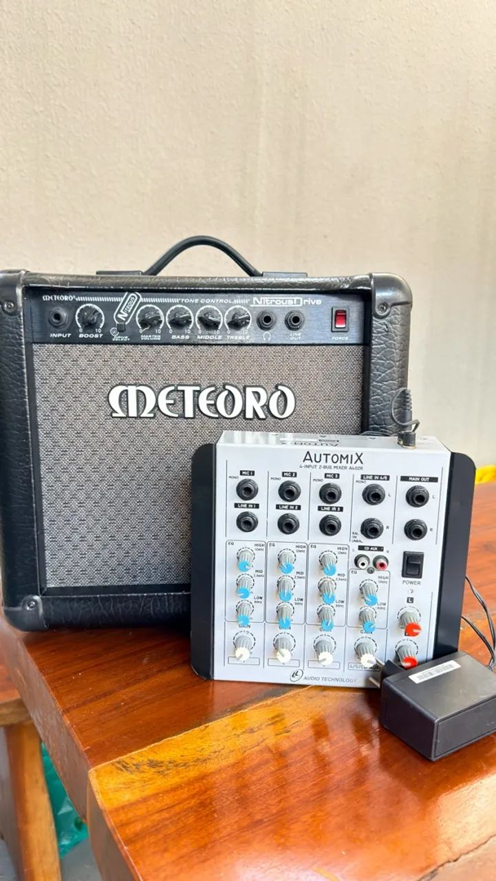 Amplificador e mesa de som 