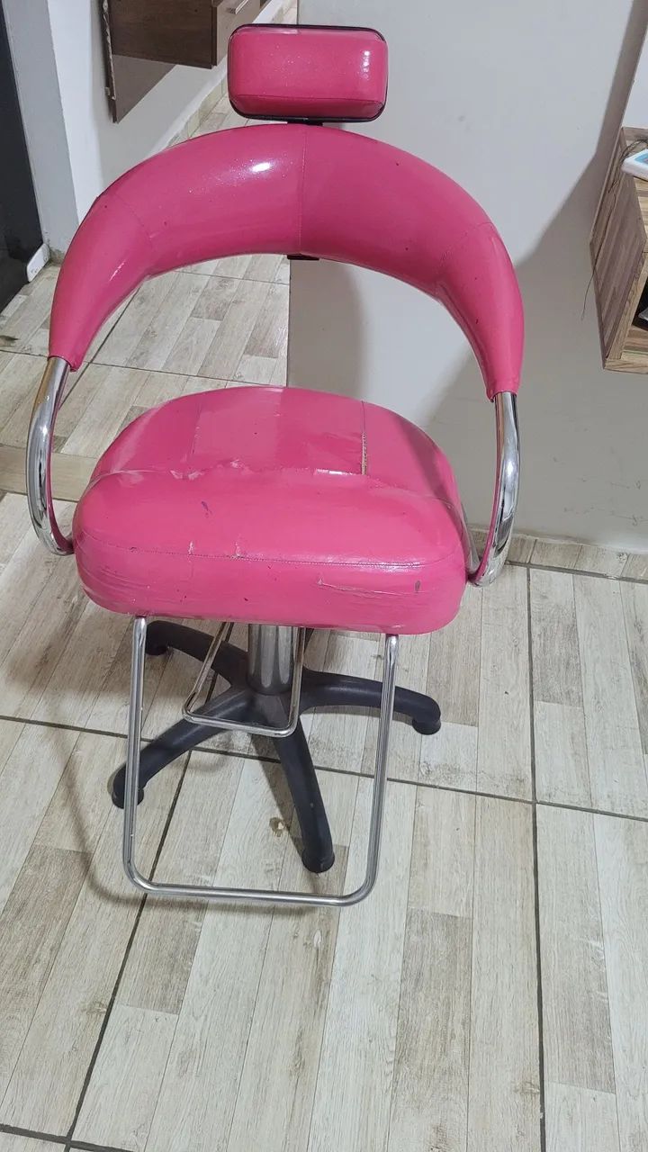 Vendo cadeira- cabeleireiro,profissional,reclinavel hidráulica
