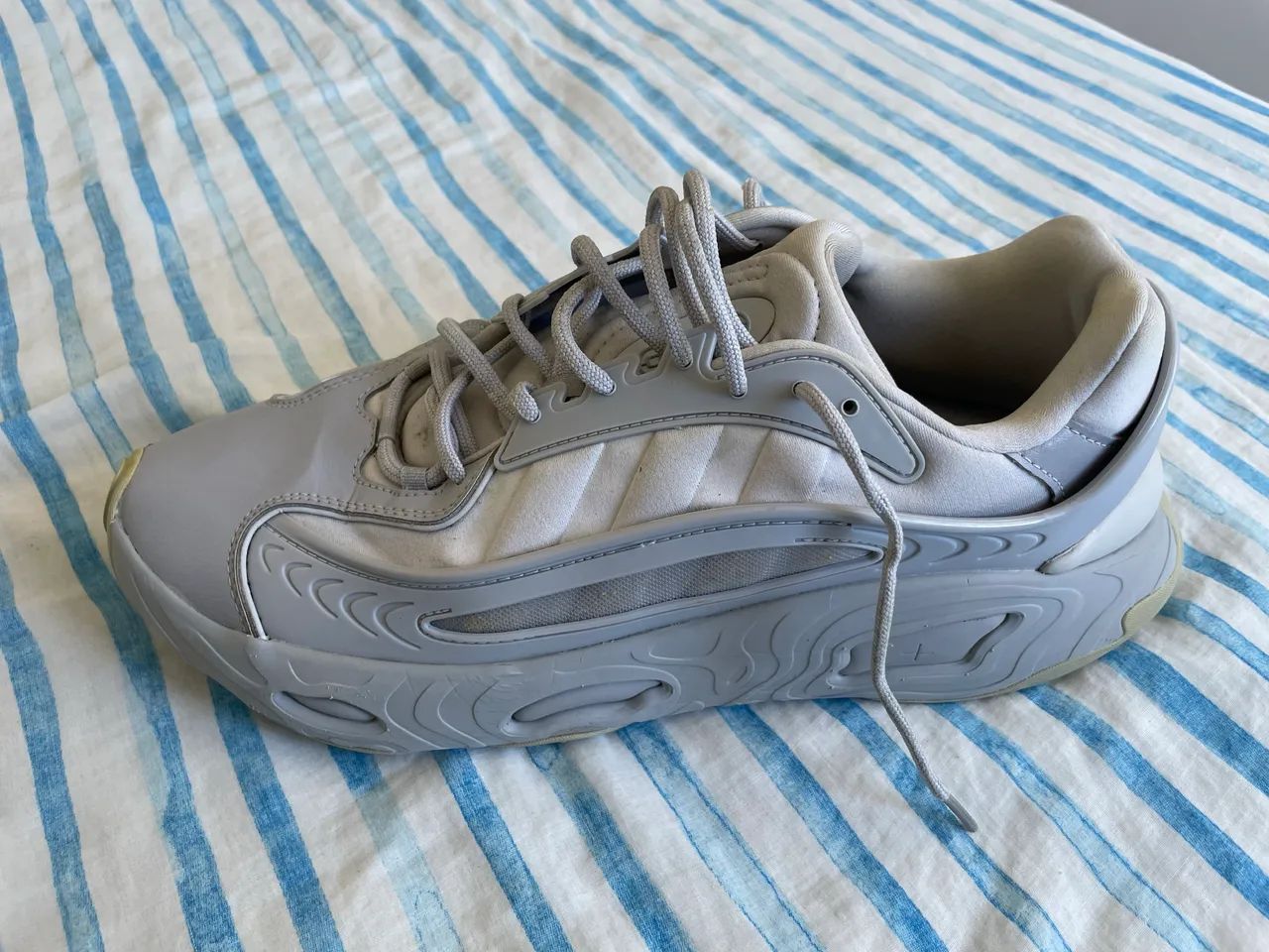 tênis adidas oznova cinza 44 - Foto 2