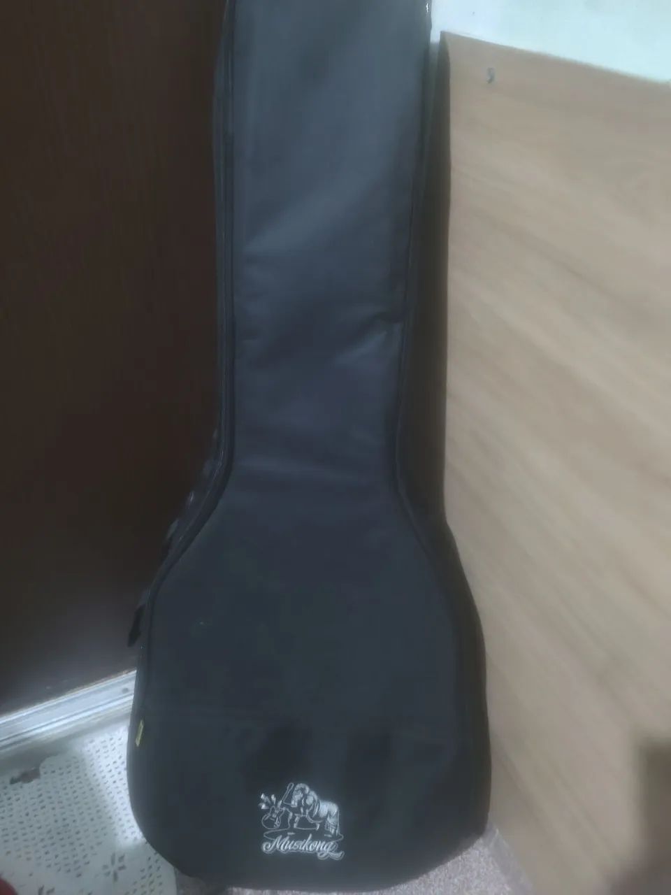 Vendo violão Eagle com capa
