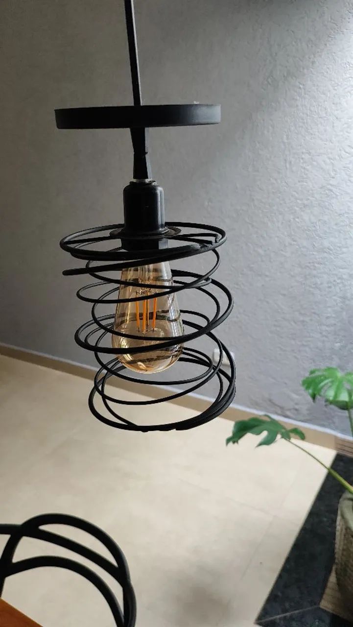 3 luminárias pendentes com lampada