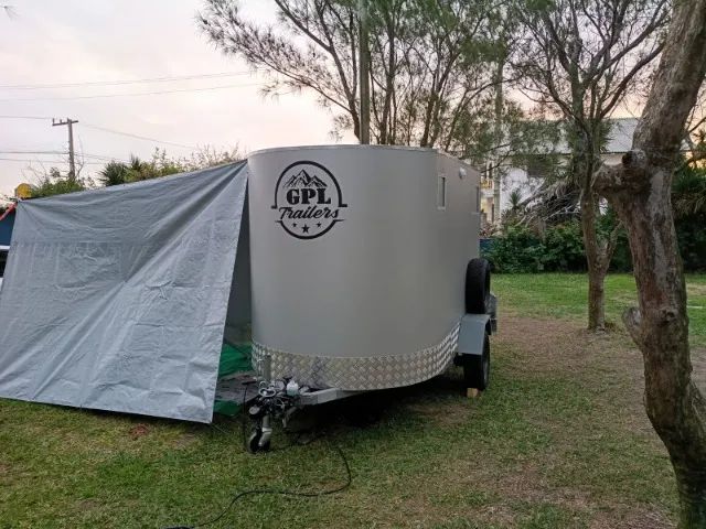 Vendo Trailer Camper 2025, pouco uso e documentação em dia