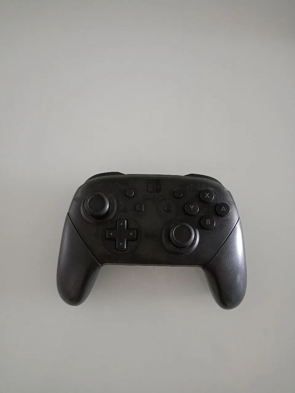 Vendo Nintendo switch semi novo junto com controle pro - Foto 2