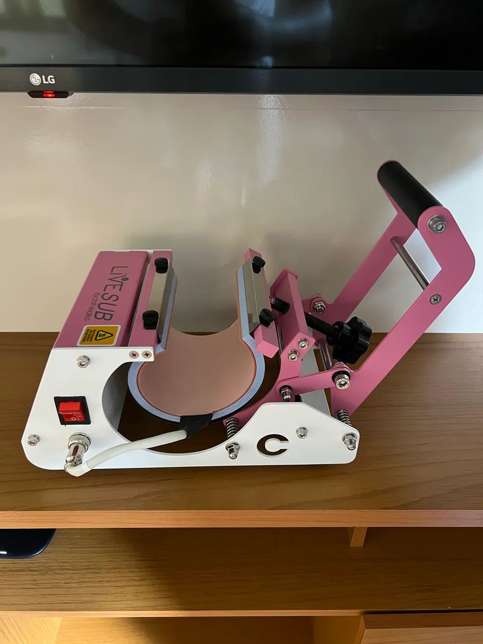 Máquina de estampar canecas