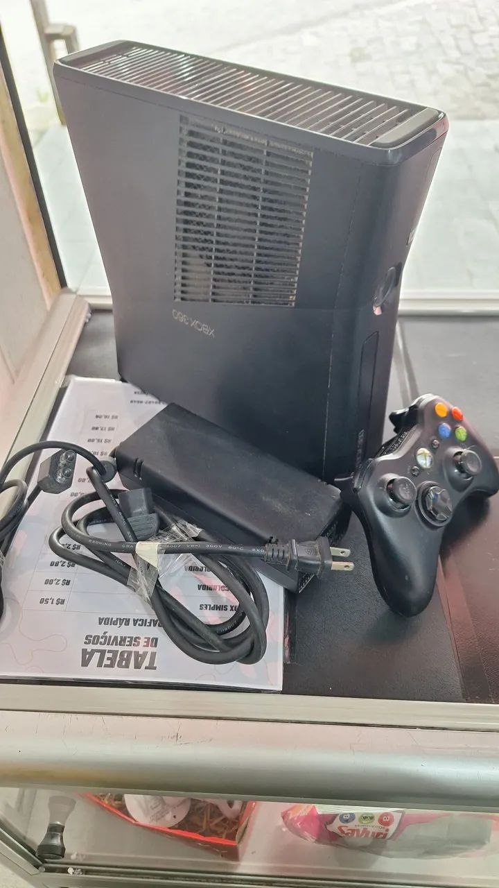 VENDE XBOX 360 SLIM COM ( AVARIA) - Foto 2