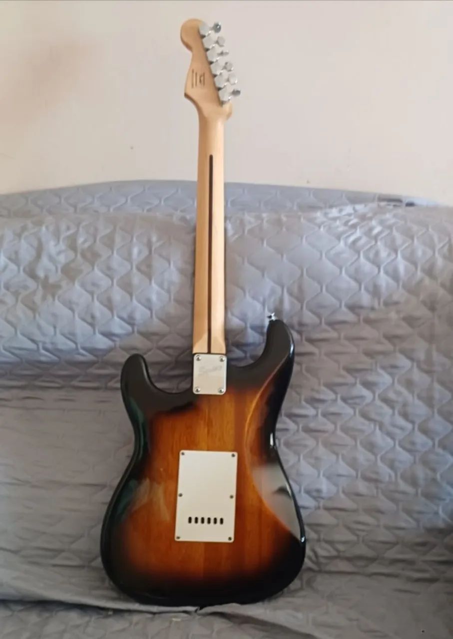 Guitarra fender Squier  - Foto 3