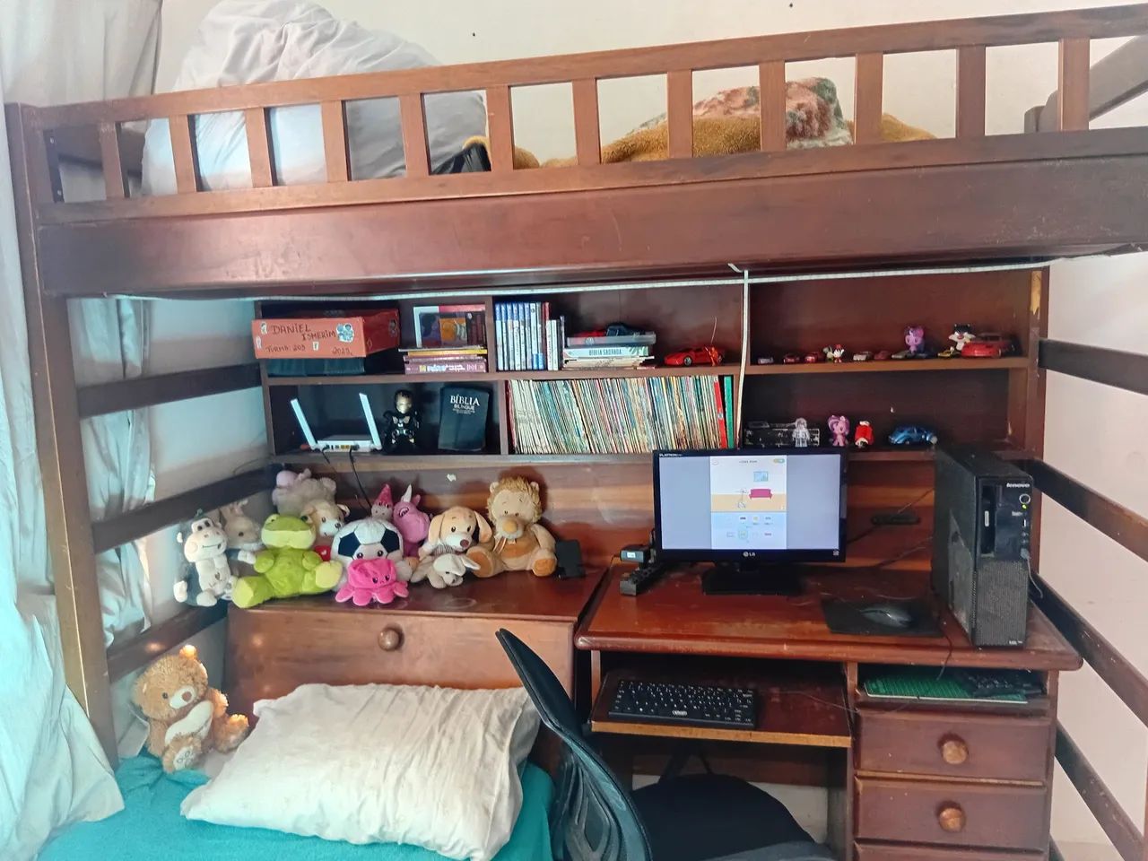 Vendo treliche com escrivaninha  e bau - Foto 2