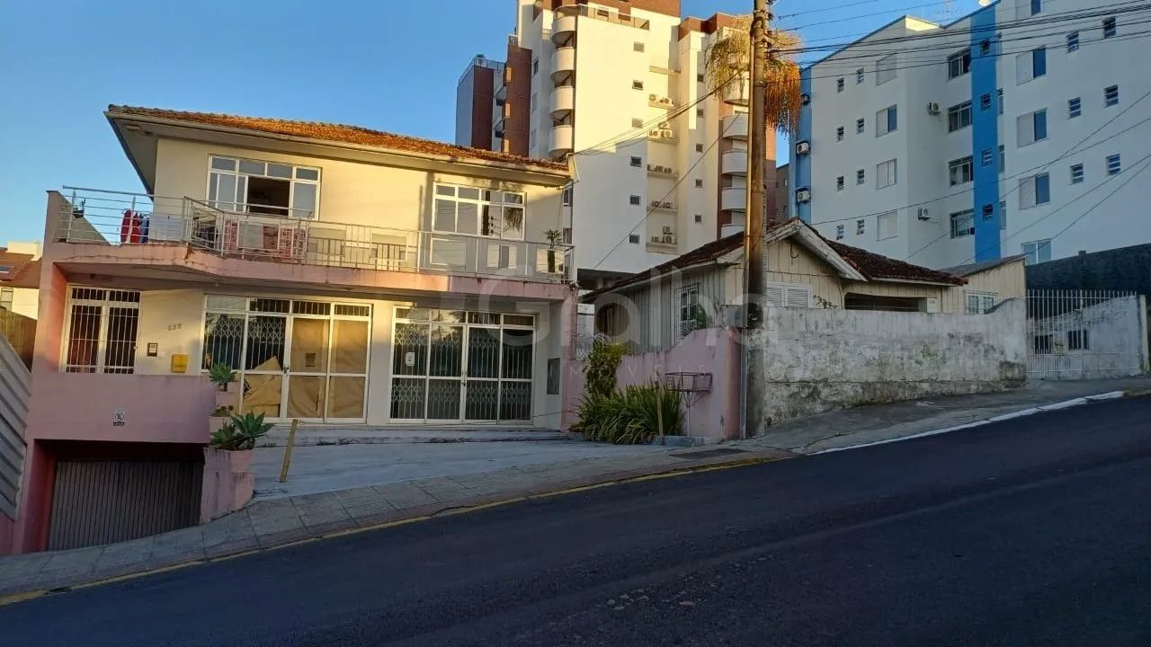 TERRENO ESTREITO ÁREA TOTAL 1.386,39 m² Com VIABILIDADE AMC