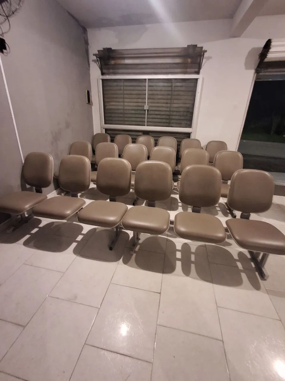 Cadeiras estofadas auditorio - Foto 3