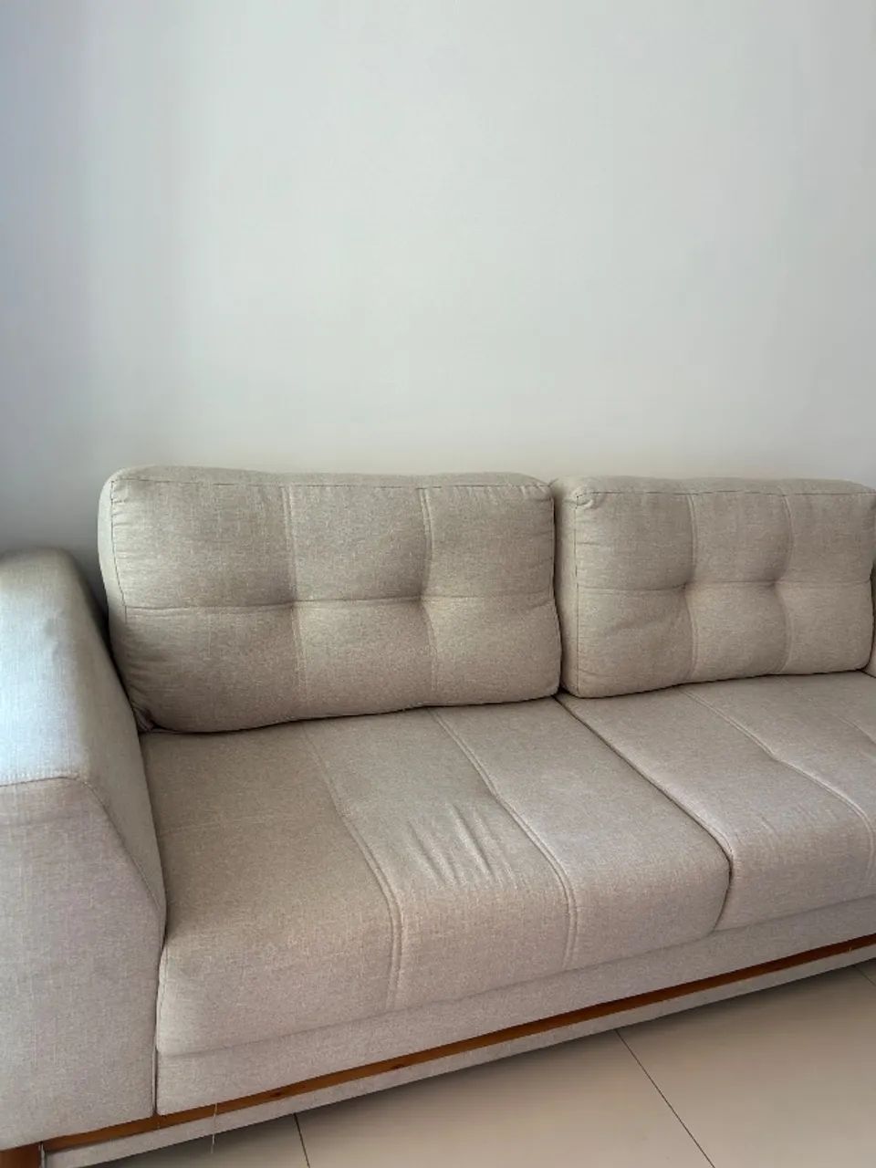 Sofá 4 lugares em  linho muito bem conservado  - Foto 4