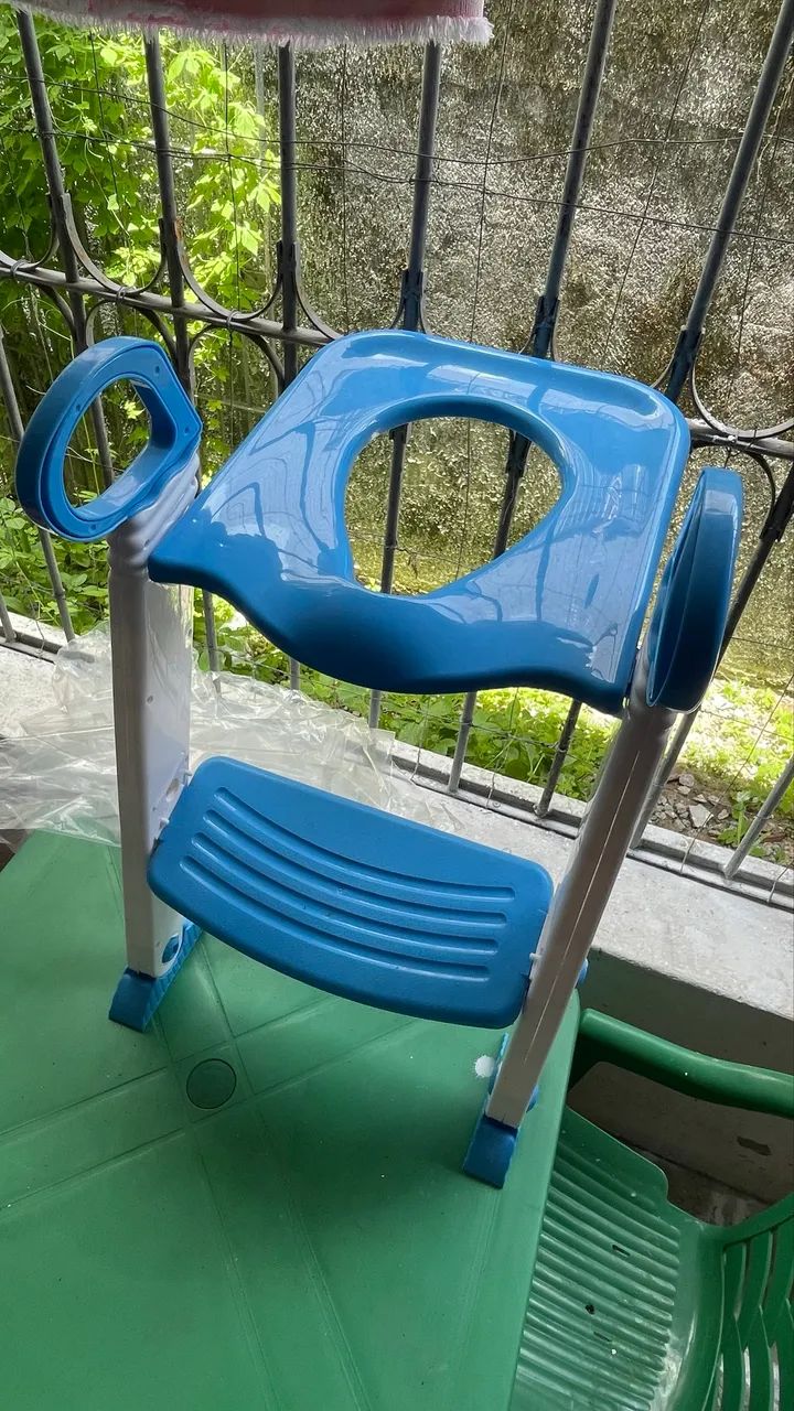 Assento infantil para privada com escadinha ROSA E AZUL - Foto 4