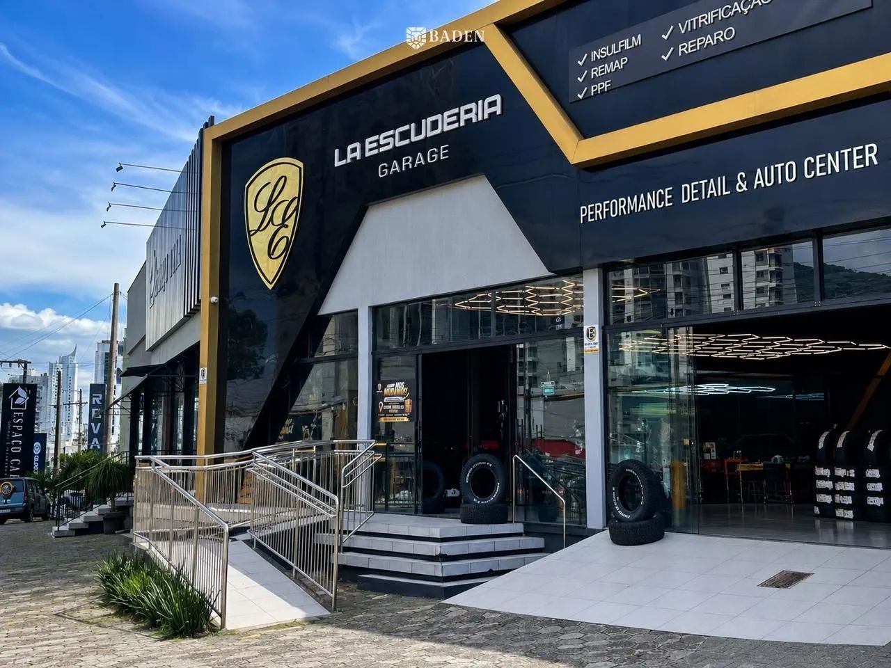 Sala comercial disponível para locação.