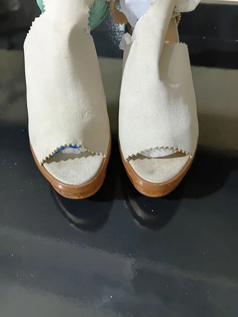Tamanco de cor discreta e design elegante e confortável.  - Foto 5