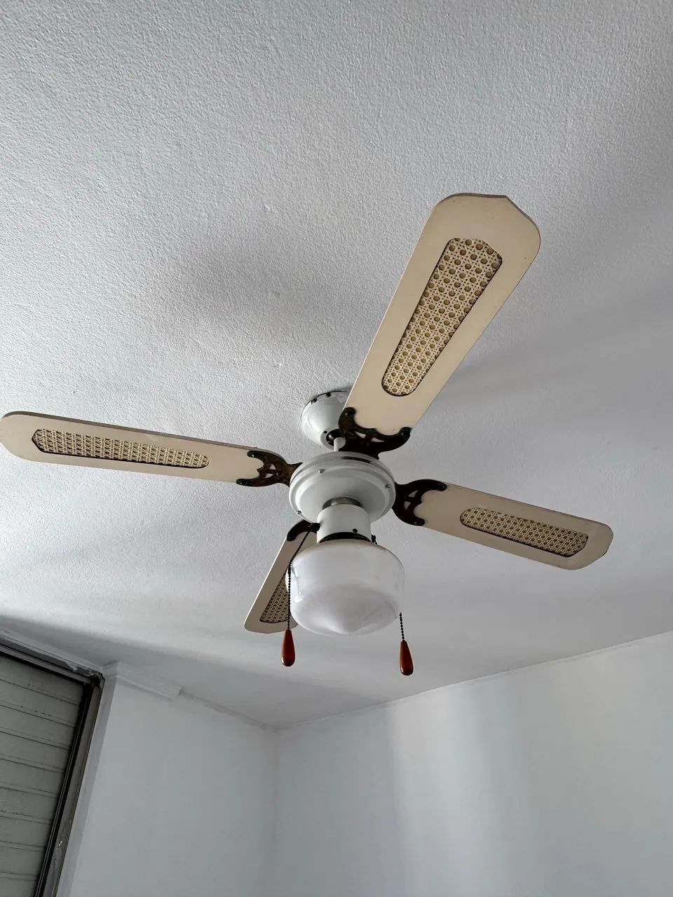Ventilador de Teto Retrô com Luminária - 4 Pás - Foto 2