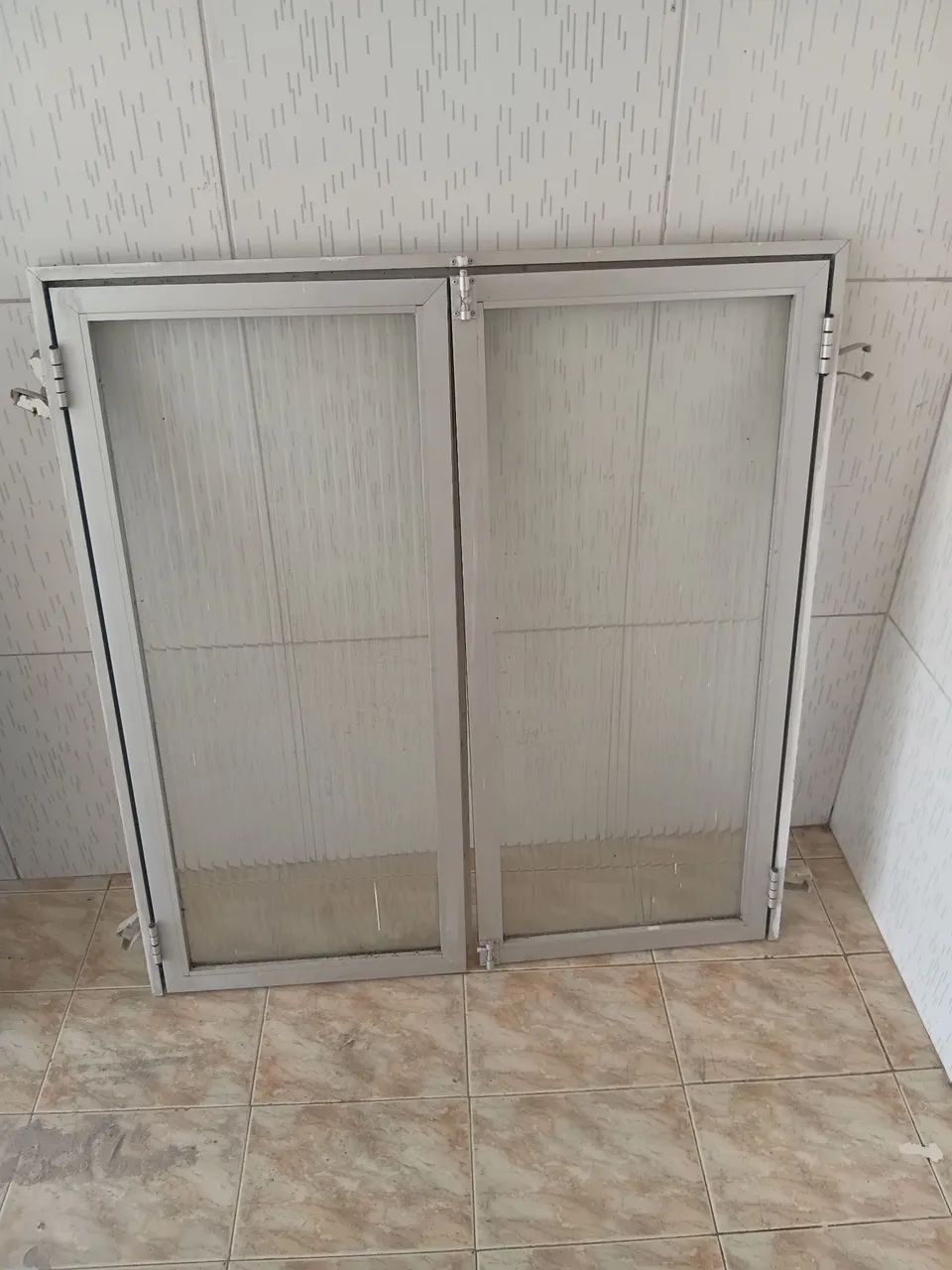 Vende-se porta e janela de alumínio