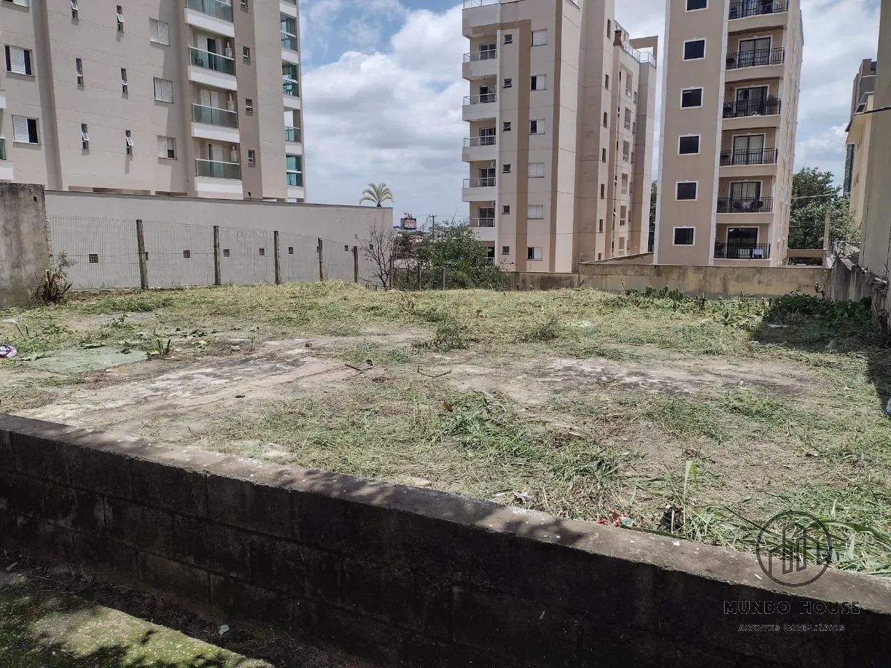 Terreno à venda no Parque Campolim