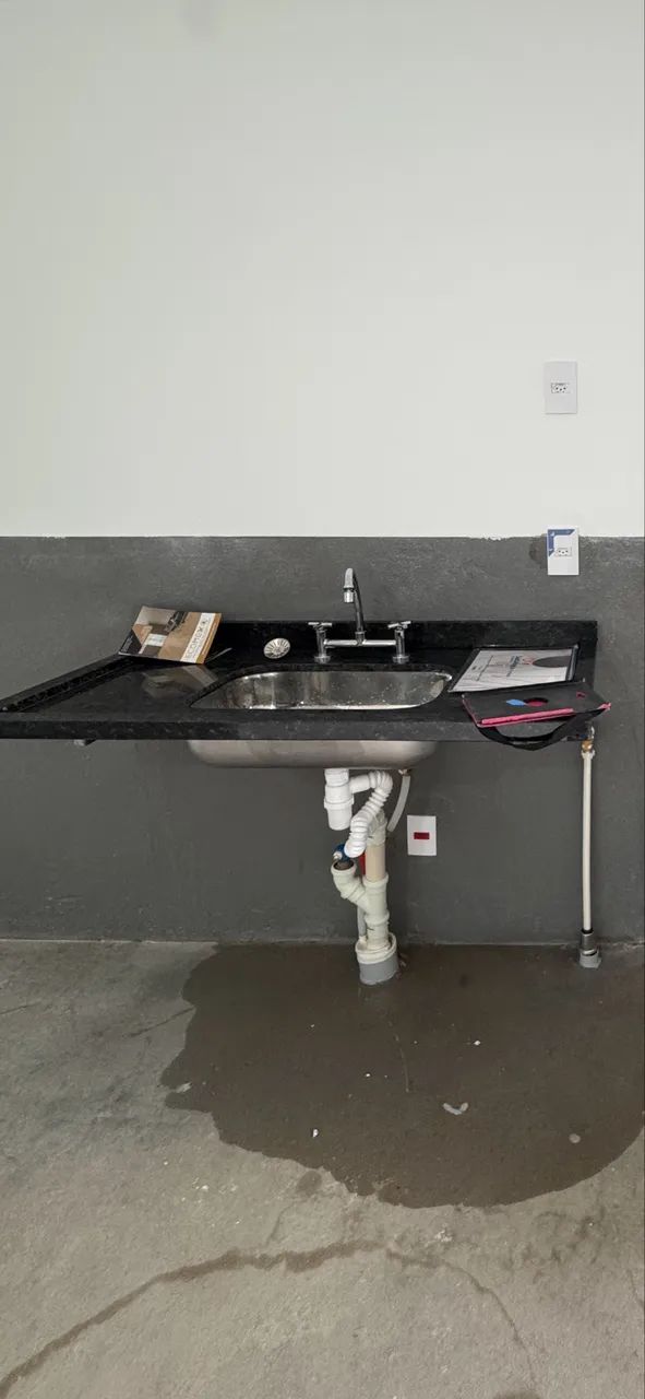 Bancada em marmore verde ubatuba (com pia)