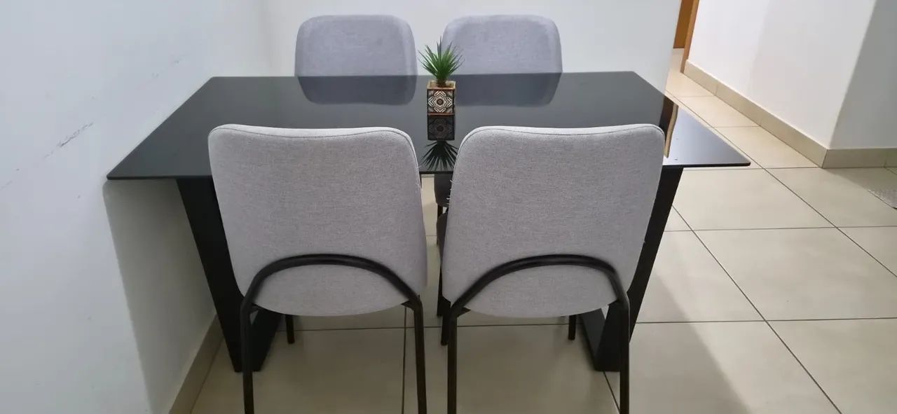 MESA DE VIDRO E CADEIRAS ALMOFADADAS  - Foto 2