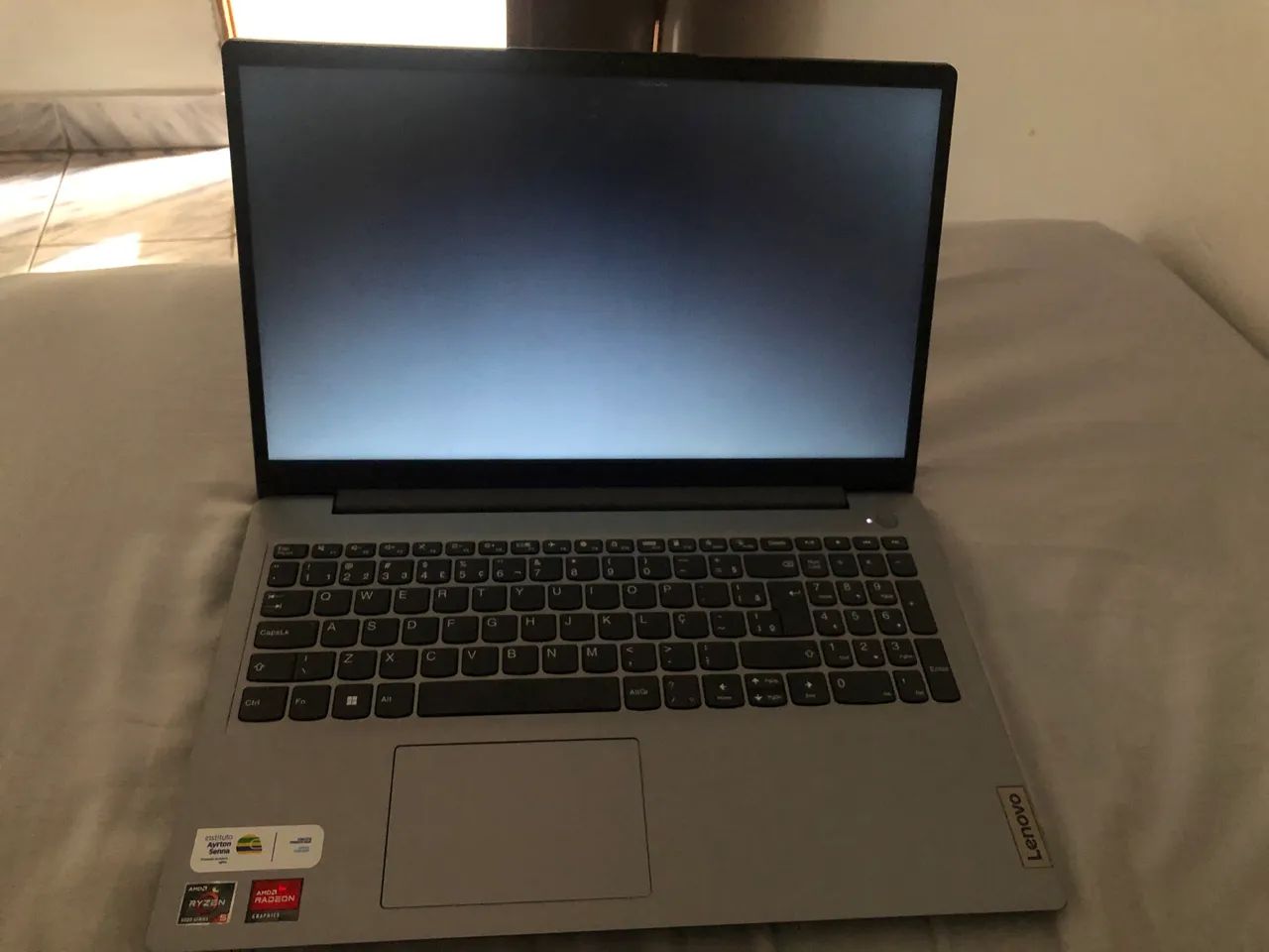 LENOVO AMD RYZEN 5 500U