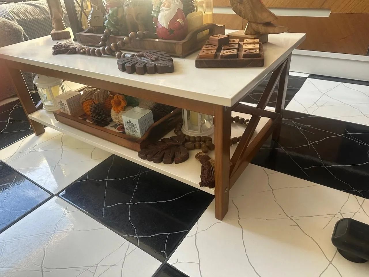 Mesinha de centro/ mesa de madeira 