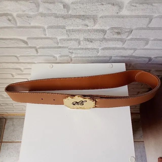 Cinto marrom clássico com fivela dourada - Foto 2